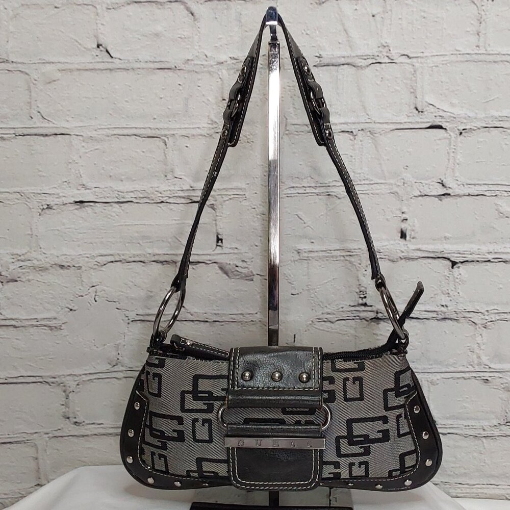 'GUESS' STUDDED MONOGRAM SHOULDER BAG SIGNATURE BIMBO BAGUETTE - Picture 16 of 16